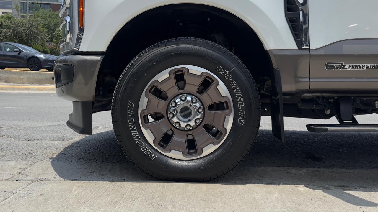FORD SUPER DUTY KING RANCH 2023