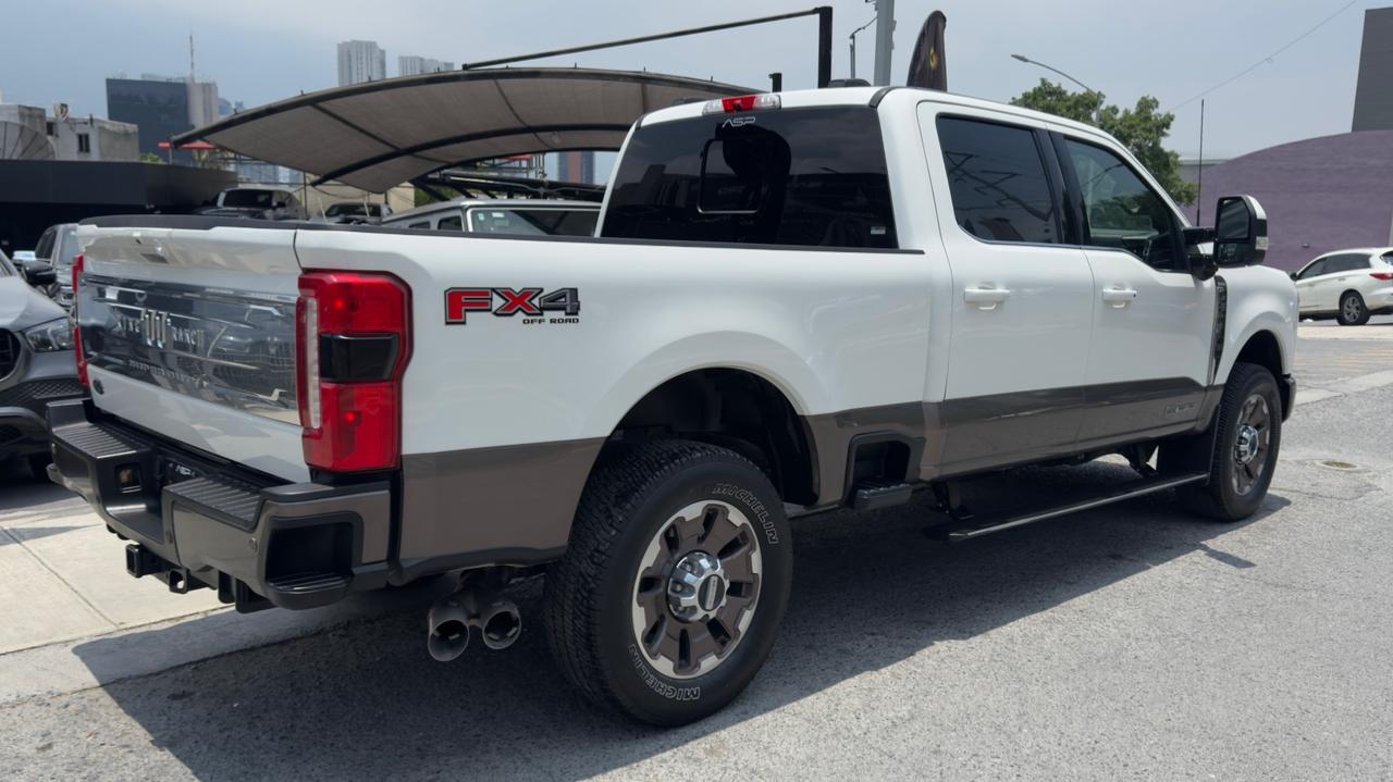 FORD SUPER DUTY KING RANCH 2023