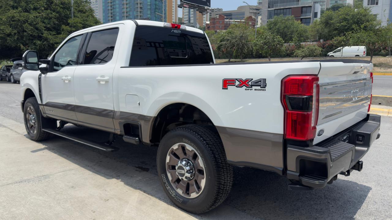 FORD SUPER DUTY KING RANCH 2023