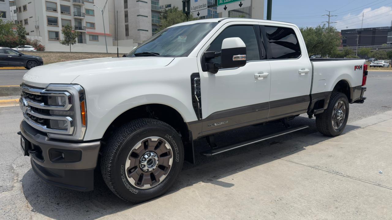 FORD SUPER DUTY KING RANCH 2023