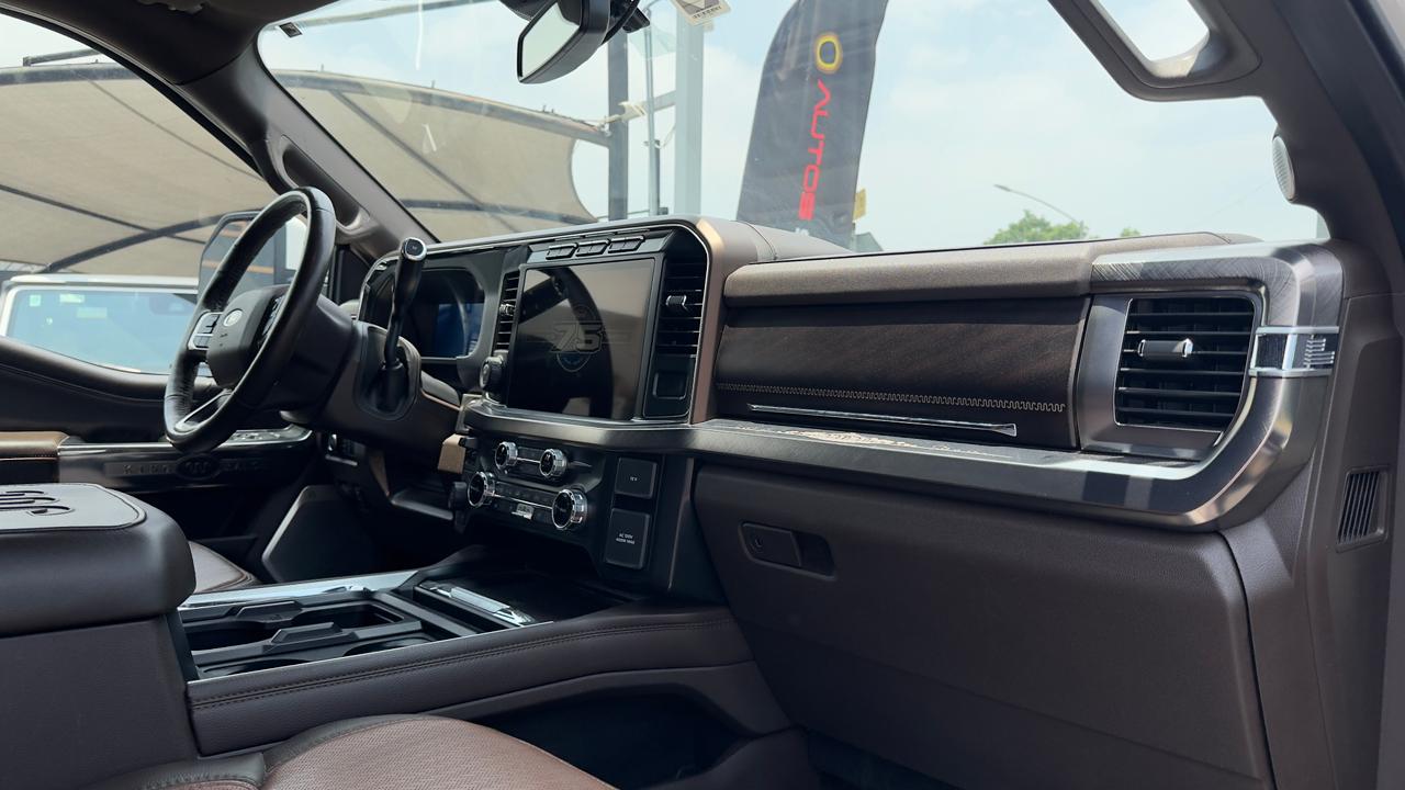 FORD SUPER DUTY KING RANCH 2023