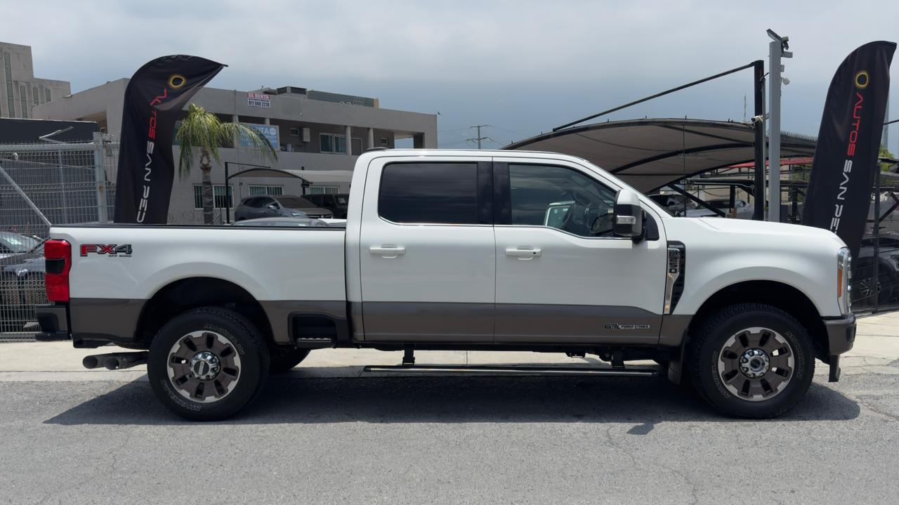 FORD SUPER DUTY KING RANCH 2023