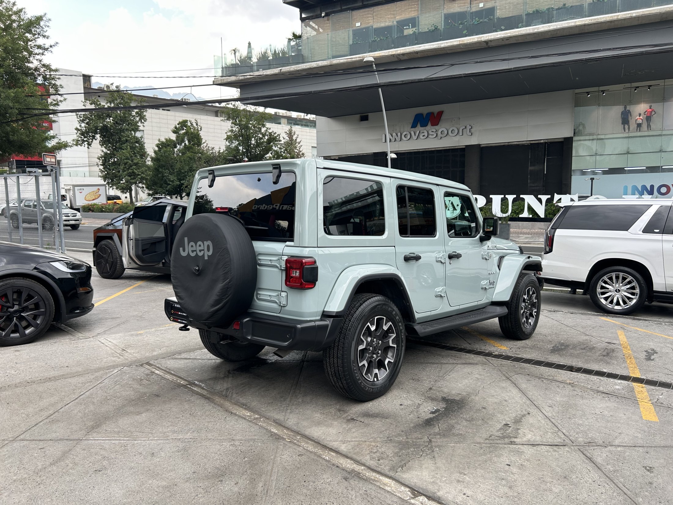 Jeep Wrangler Unlimited Sahara Sky Freedom