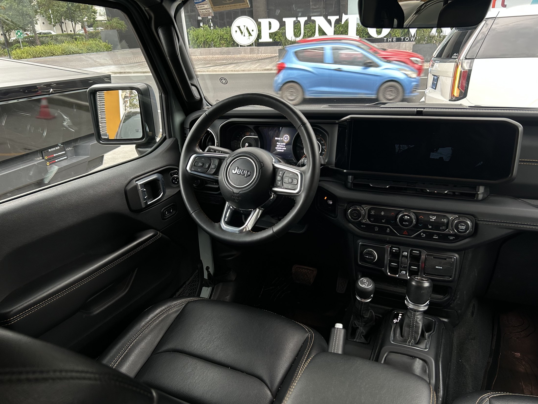Jeep Wrangler Unlimited Sahara Sky Freedom