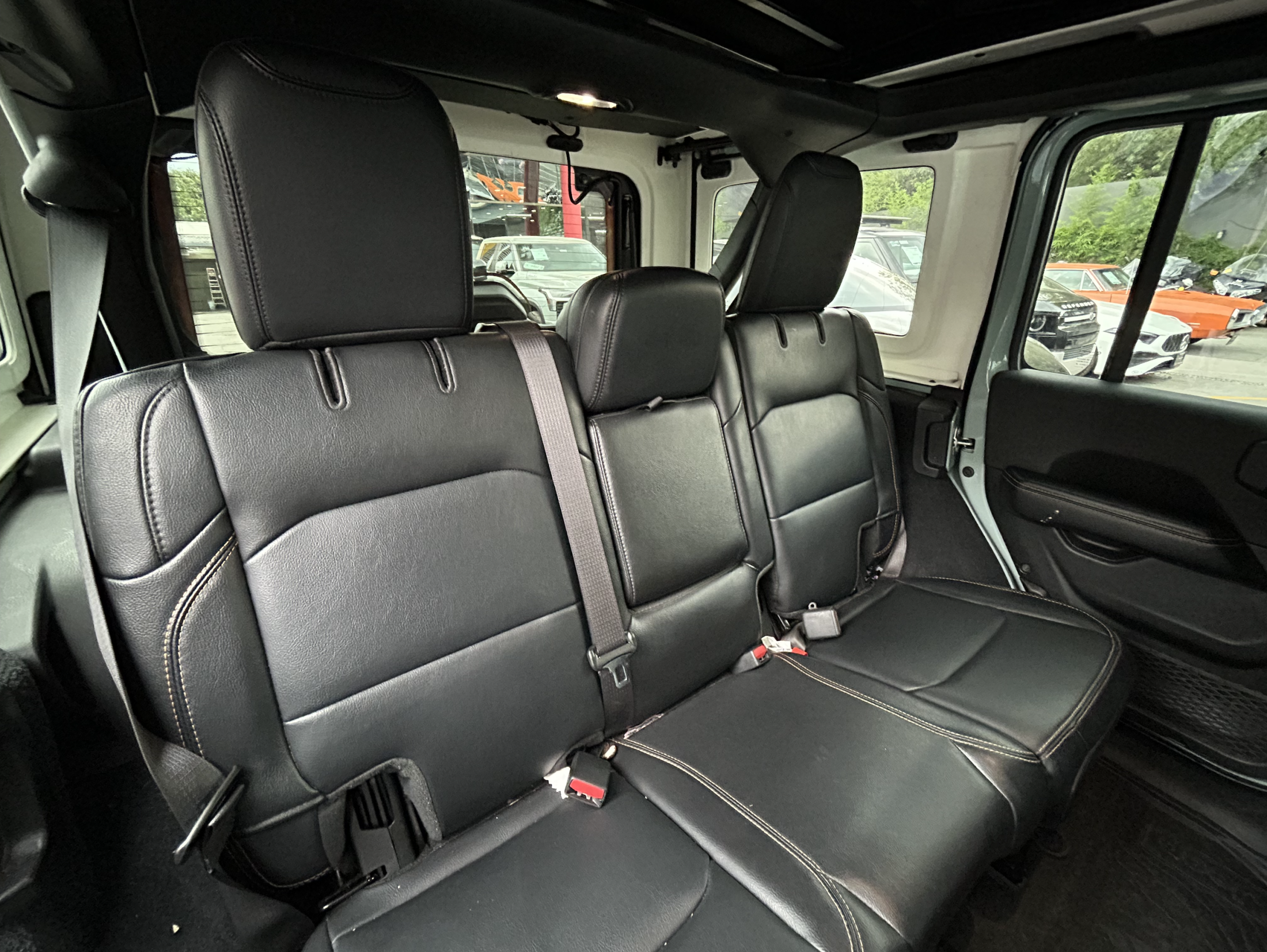 Jeep Wrangler Unlimited Sahara Sky Freedom