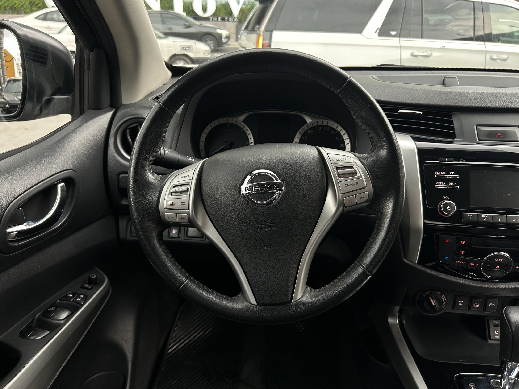 Nissan NP300 Frontier LE 4x4 Diesel
