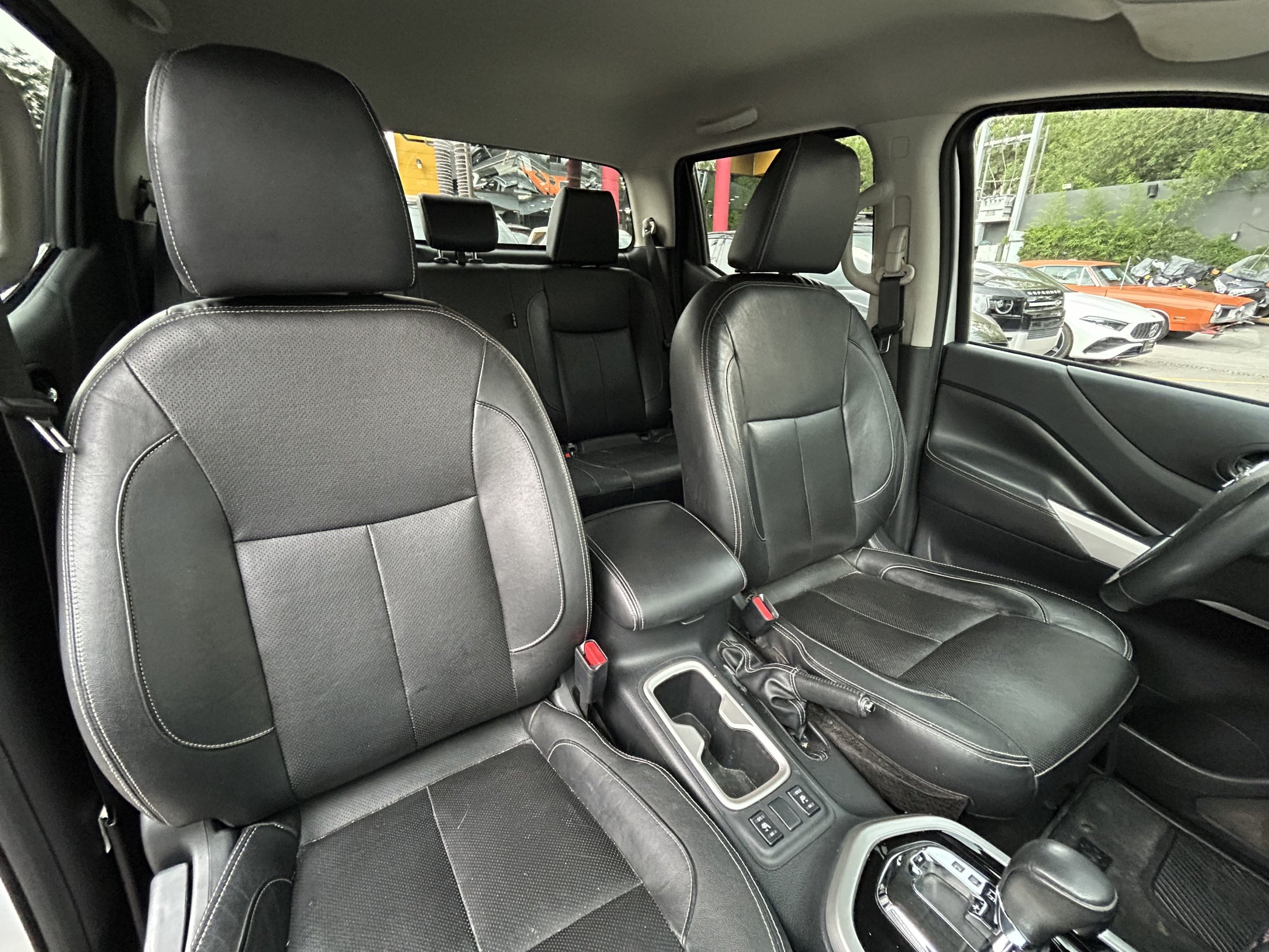 Nissan NP300 Frontier LE 4x4 Diesel
