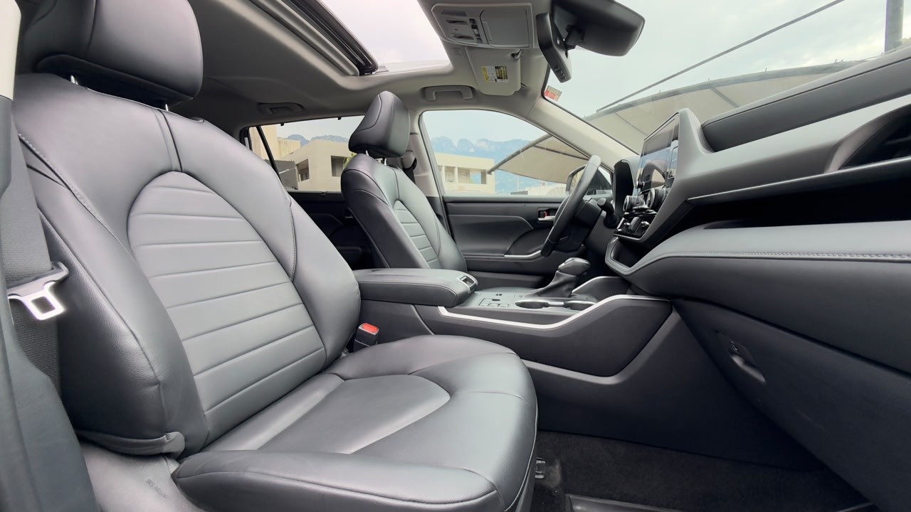 TOYOTA HIGHLANDER XLE HEV PIEL 2024