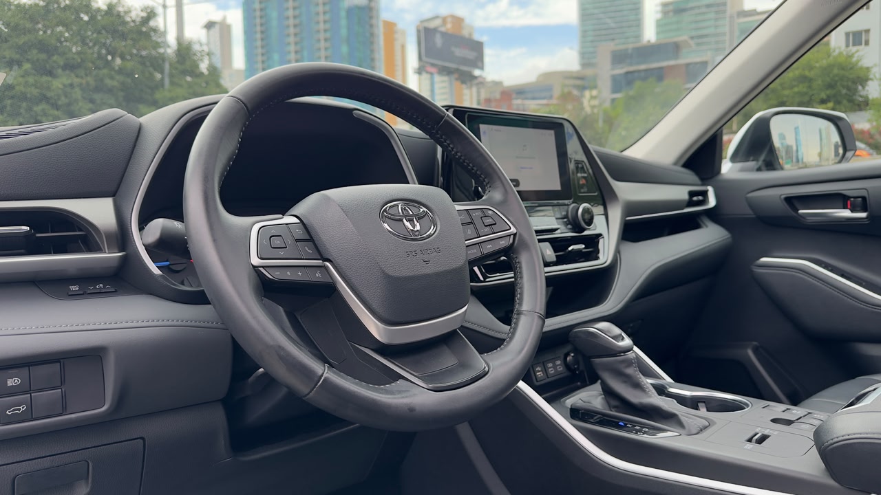 TOYOTA HIGHLANDER XLE HEV PIEL 2024