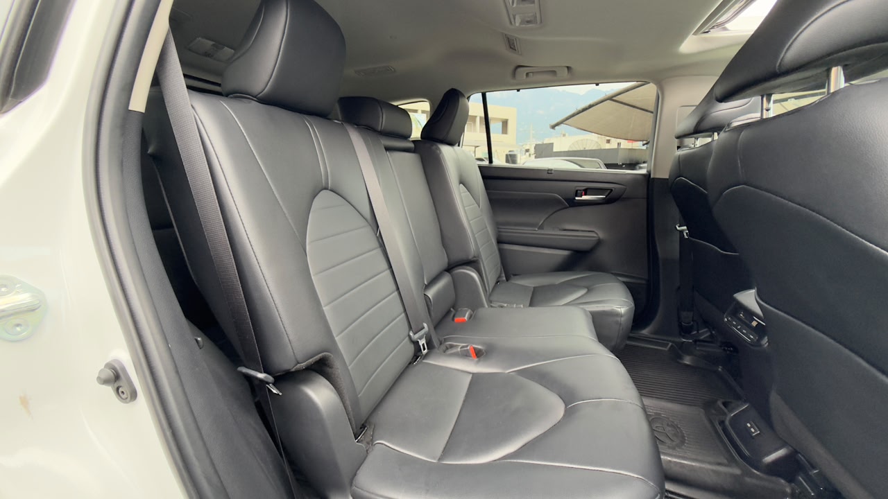 TOYOTA HIGHLANDER XLE HEV PIEL 2024