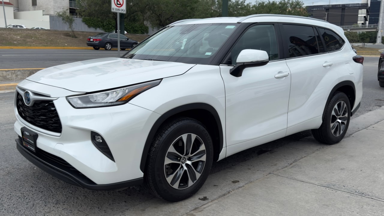 TOYOTA HIGHLANDER XLE HEV PIEL 2024