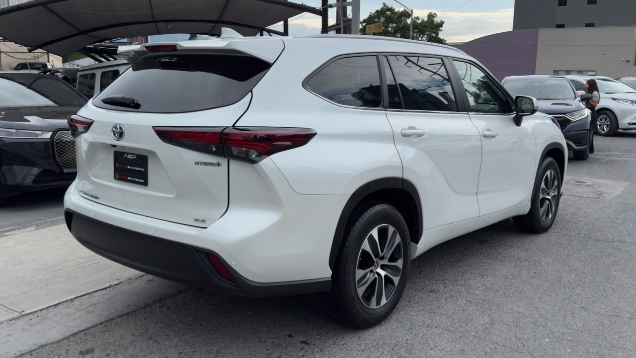 TOYOTA HIGHLANDER XLE HEV PIEL 2024