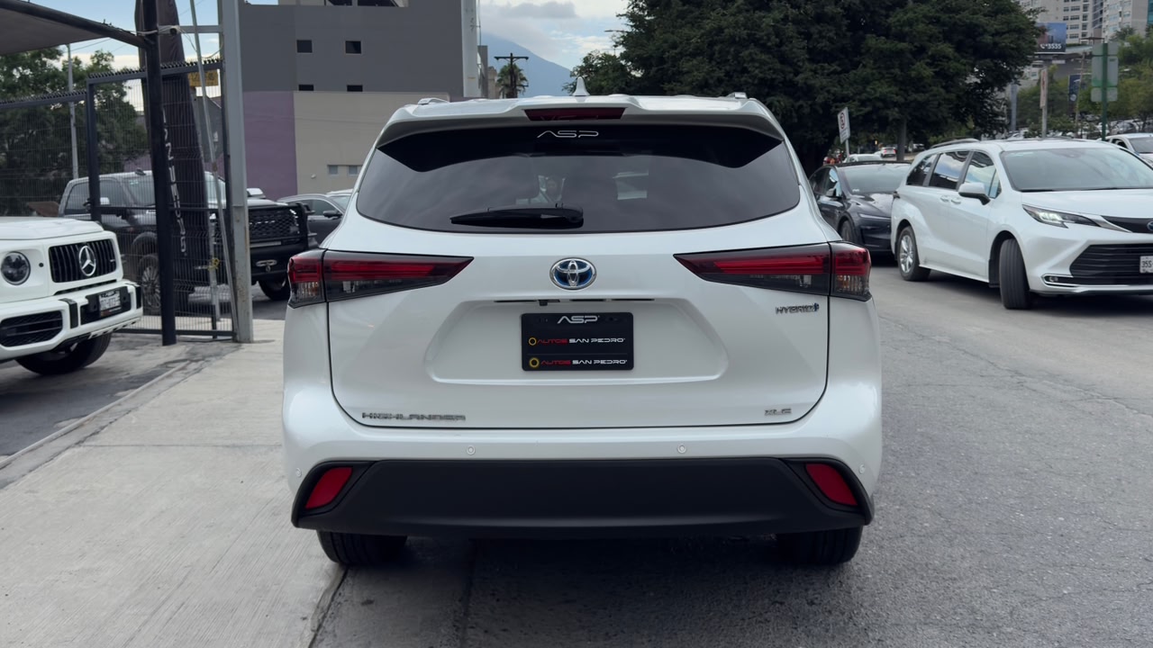 TOYOTA HIGHLANDER XLE HEV PIEL 2024