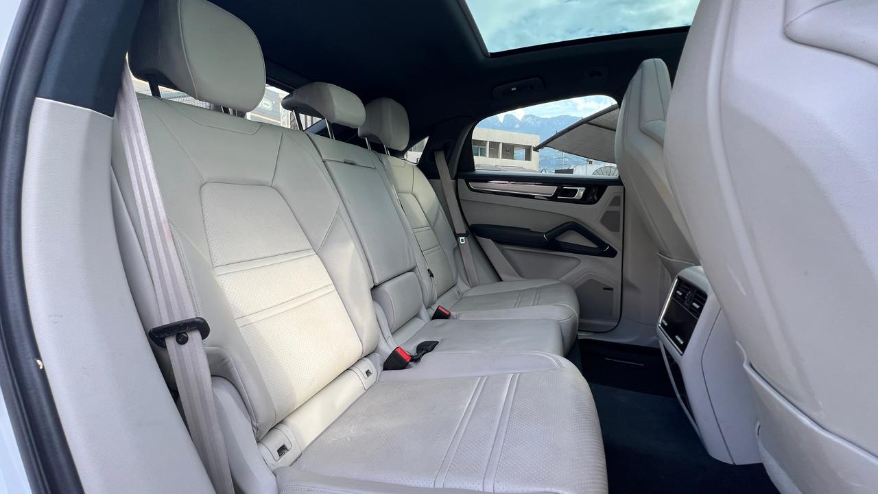 PORSCHE CAYENNE COUPE 2023