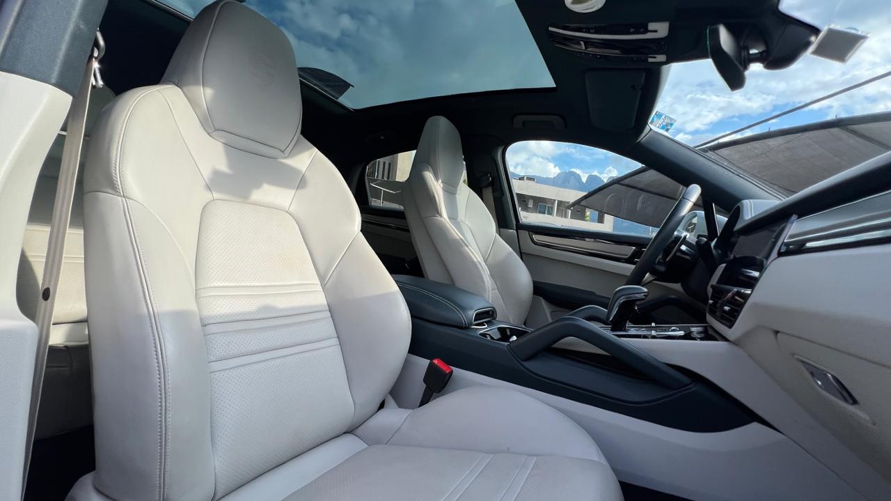 PORSCHE CAYENNE COUPE 2023