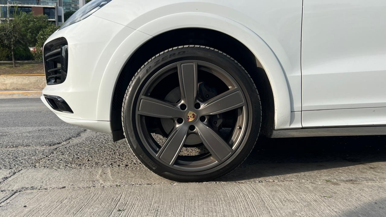 PORSCHE CAYENNE COUPE 2023