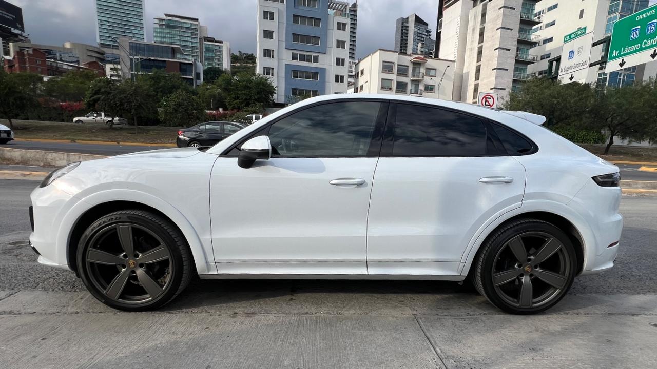 PORSCHE CAYENNE COUPE 2023