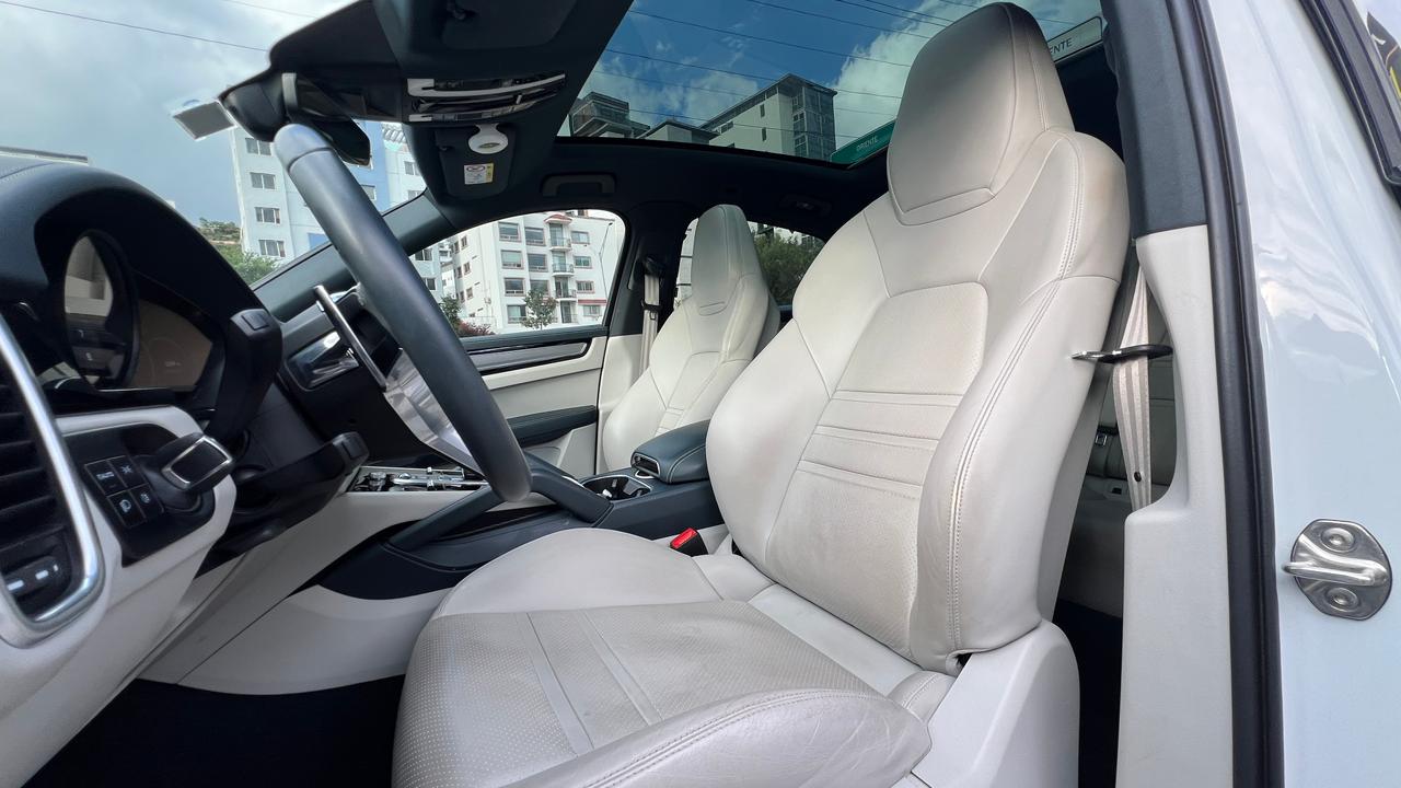 PORSCHE CAYENNE COUPE 2023