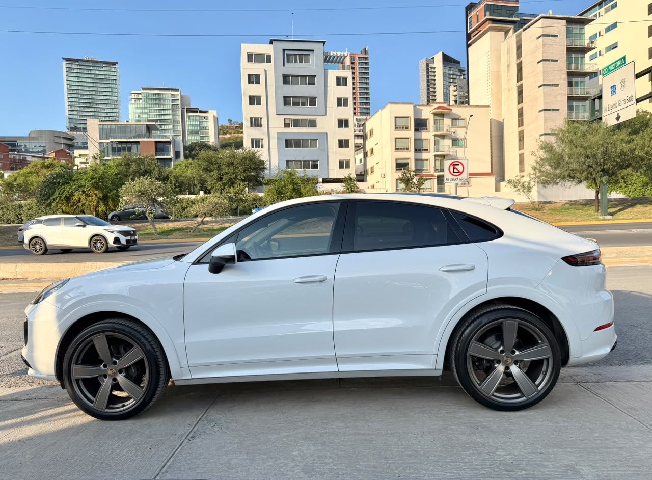 PORSCHE CAYENNE COUPE 2023