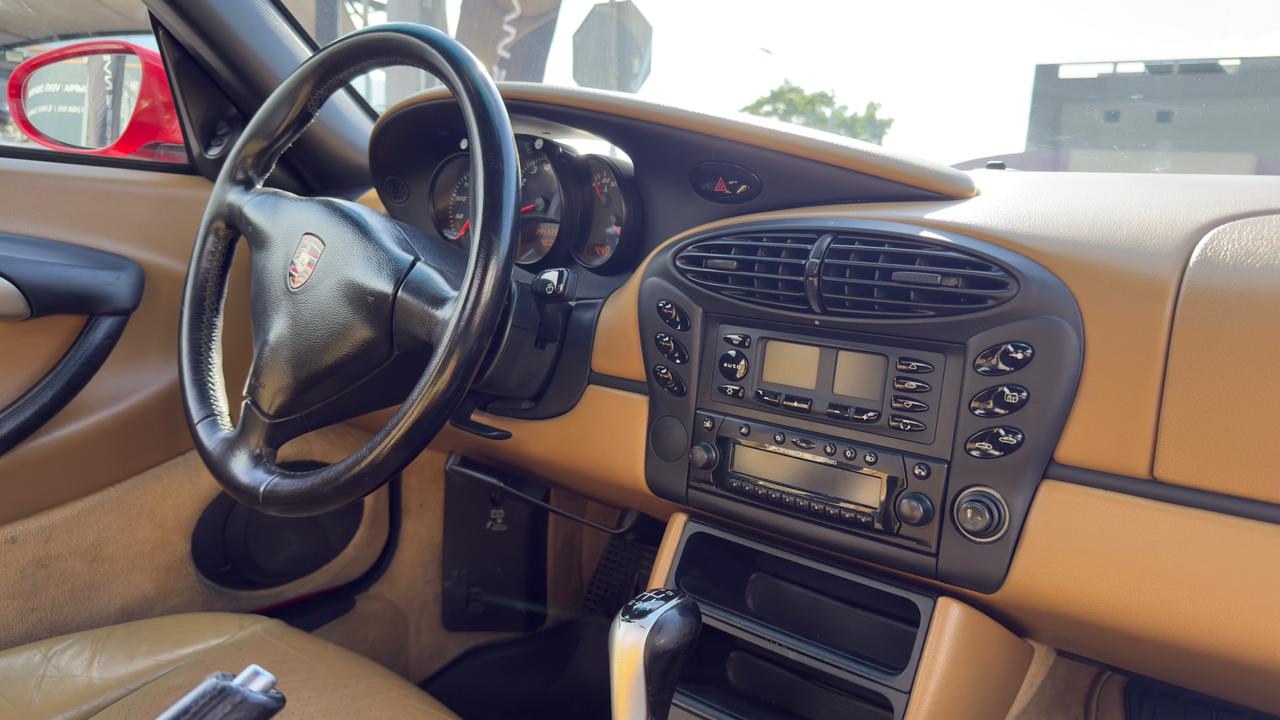 PORSCHE BOXSTER CABRIOLET 2001