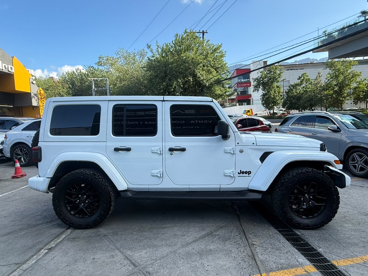 WRANGLER SAHARA UNLIMITED 4X4