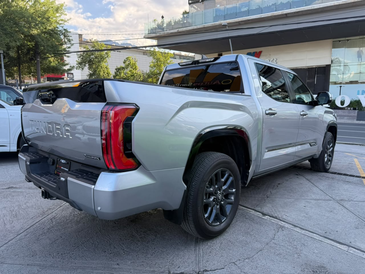 TUNDRA HV 4X4 PLATINUM CREW MAX