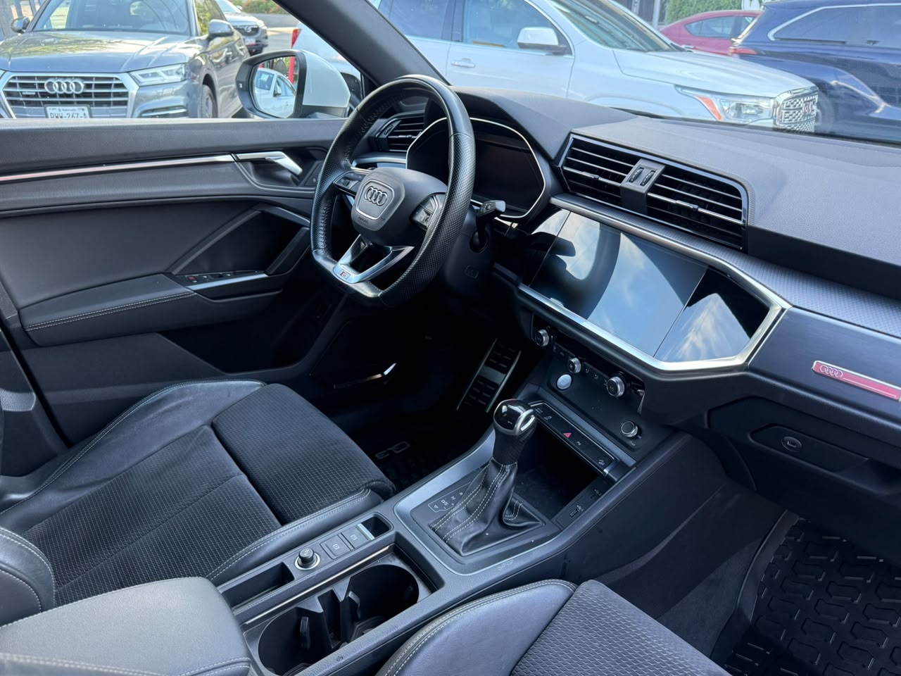 Q3 S TRONIC