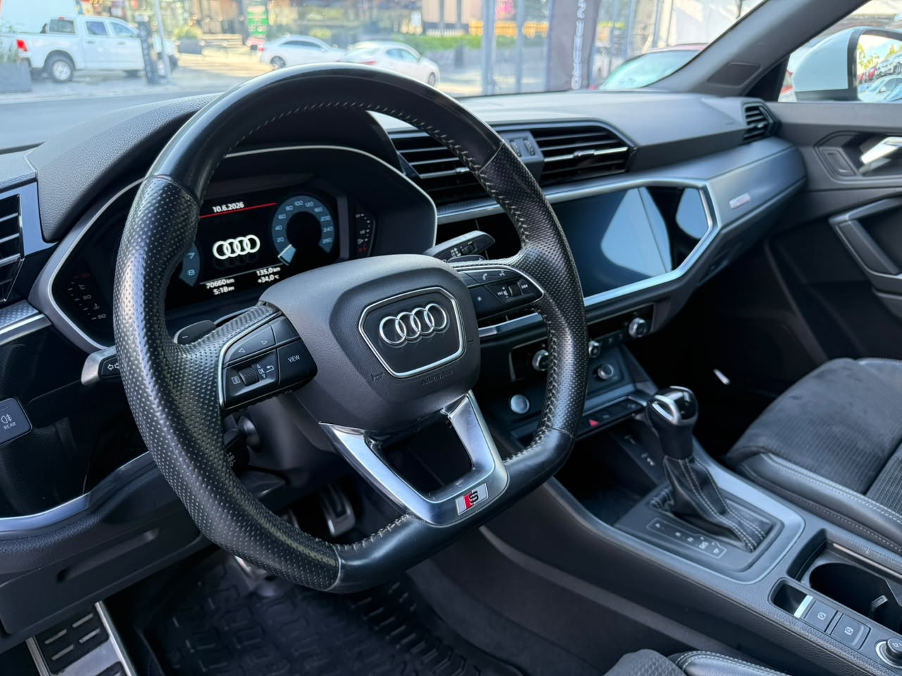 Q3 S TRONIC