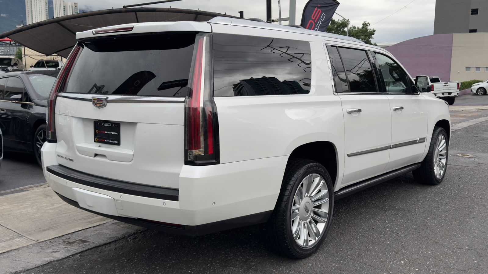CADILLAC ESCALADE ESV 2017