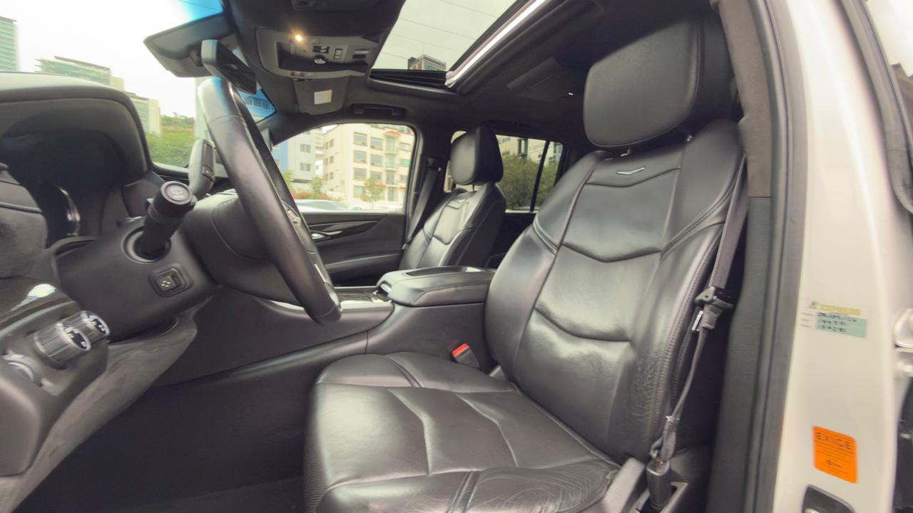 CADILLAC ESCALADE ESV 2017