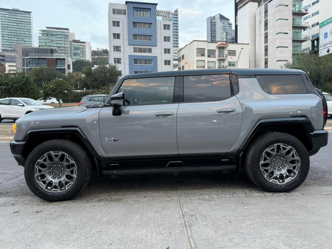 Hummer H2 SUV 2025