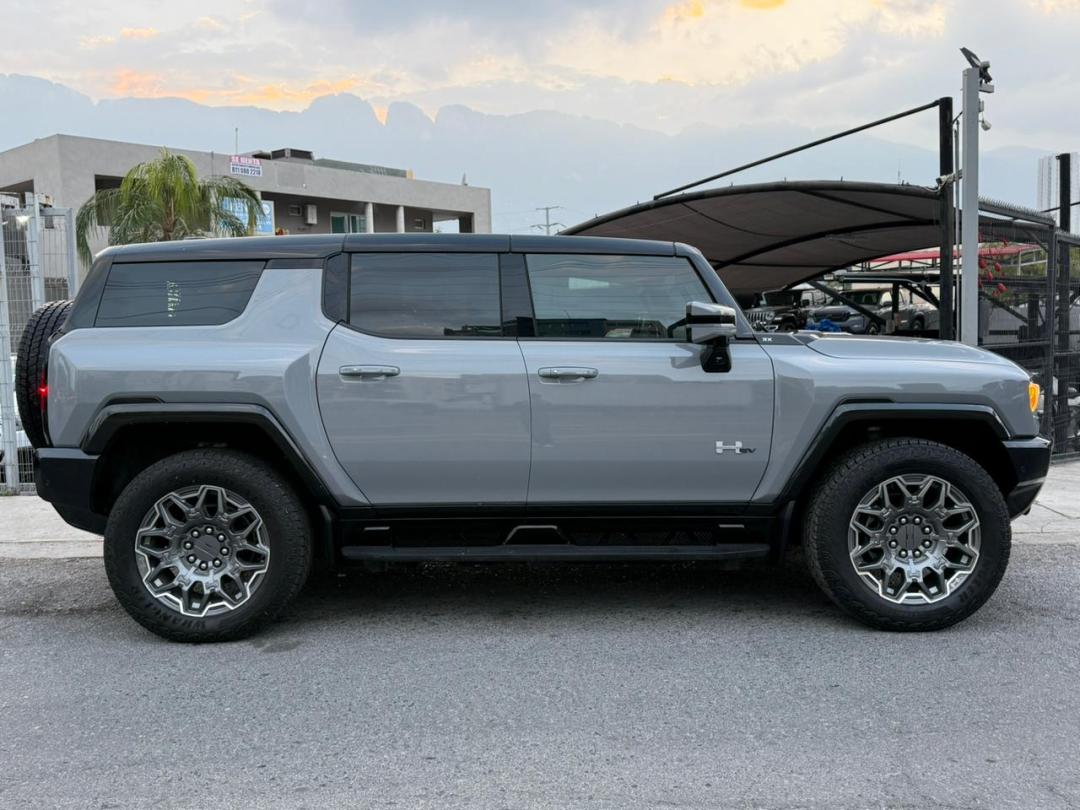 Hummer H2 SUV 2025
