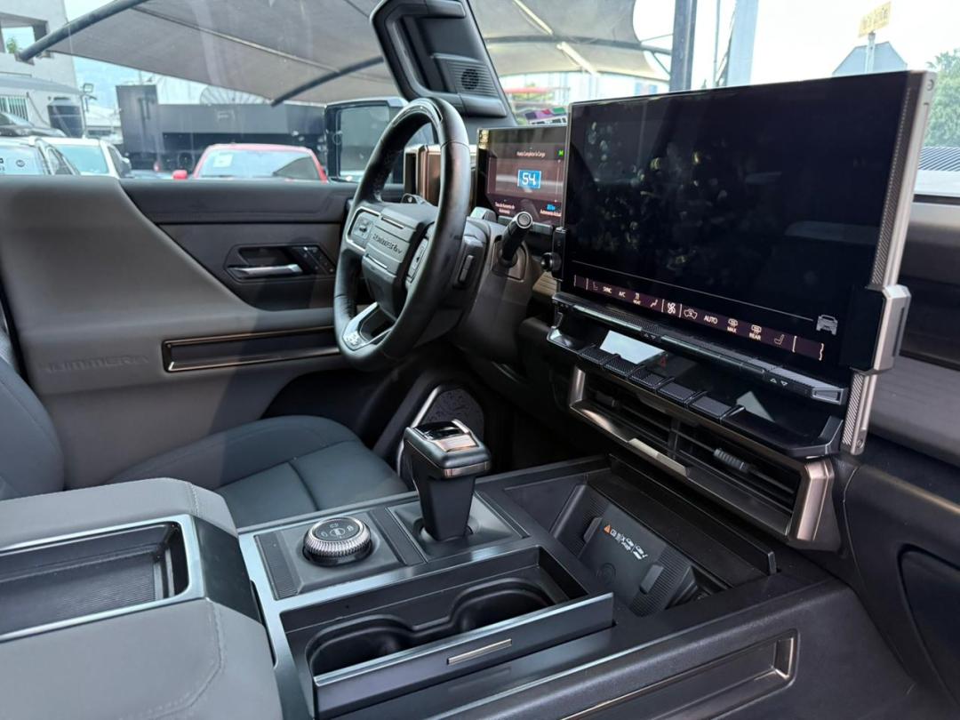 Hummer H2 SUV 2025