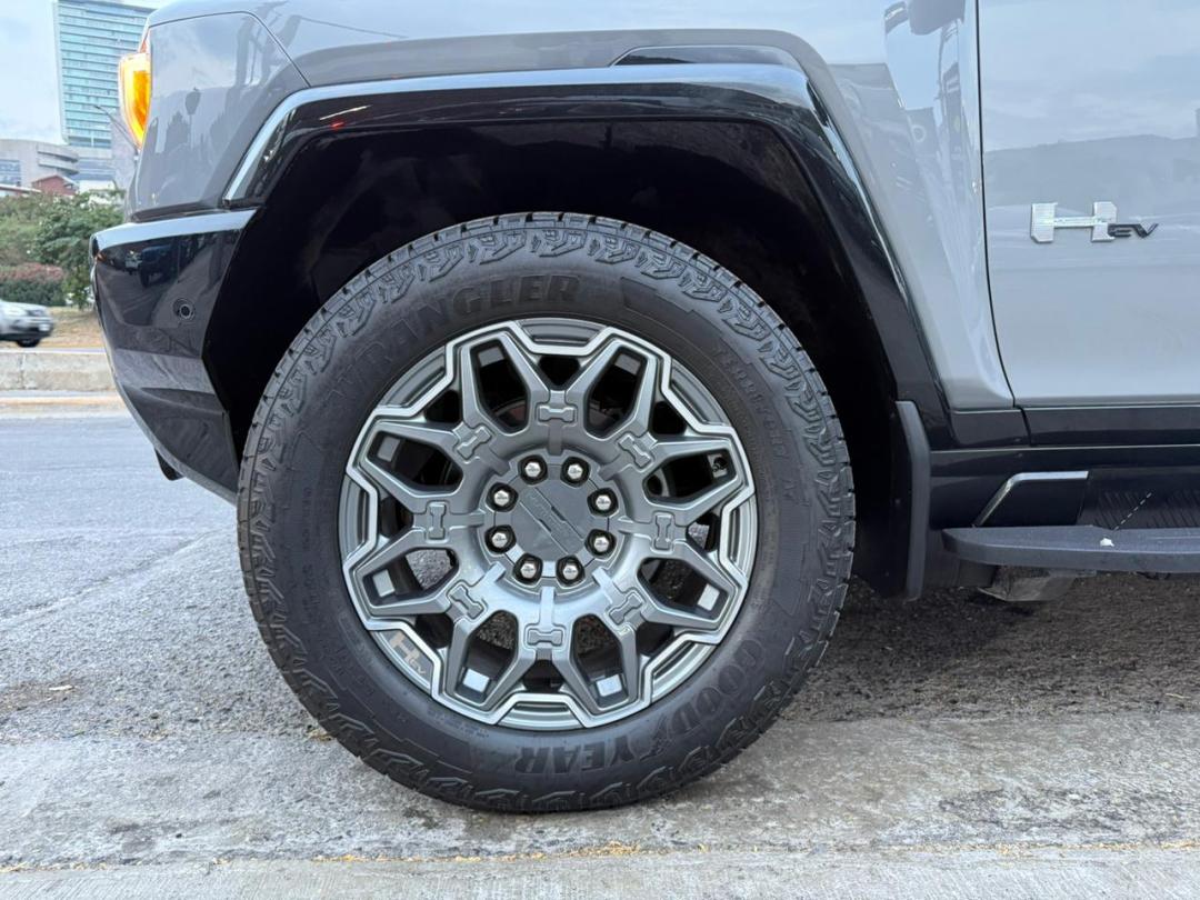 Hummer H2 SUV 2025