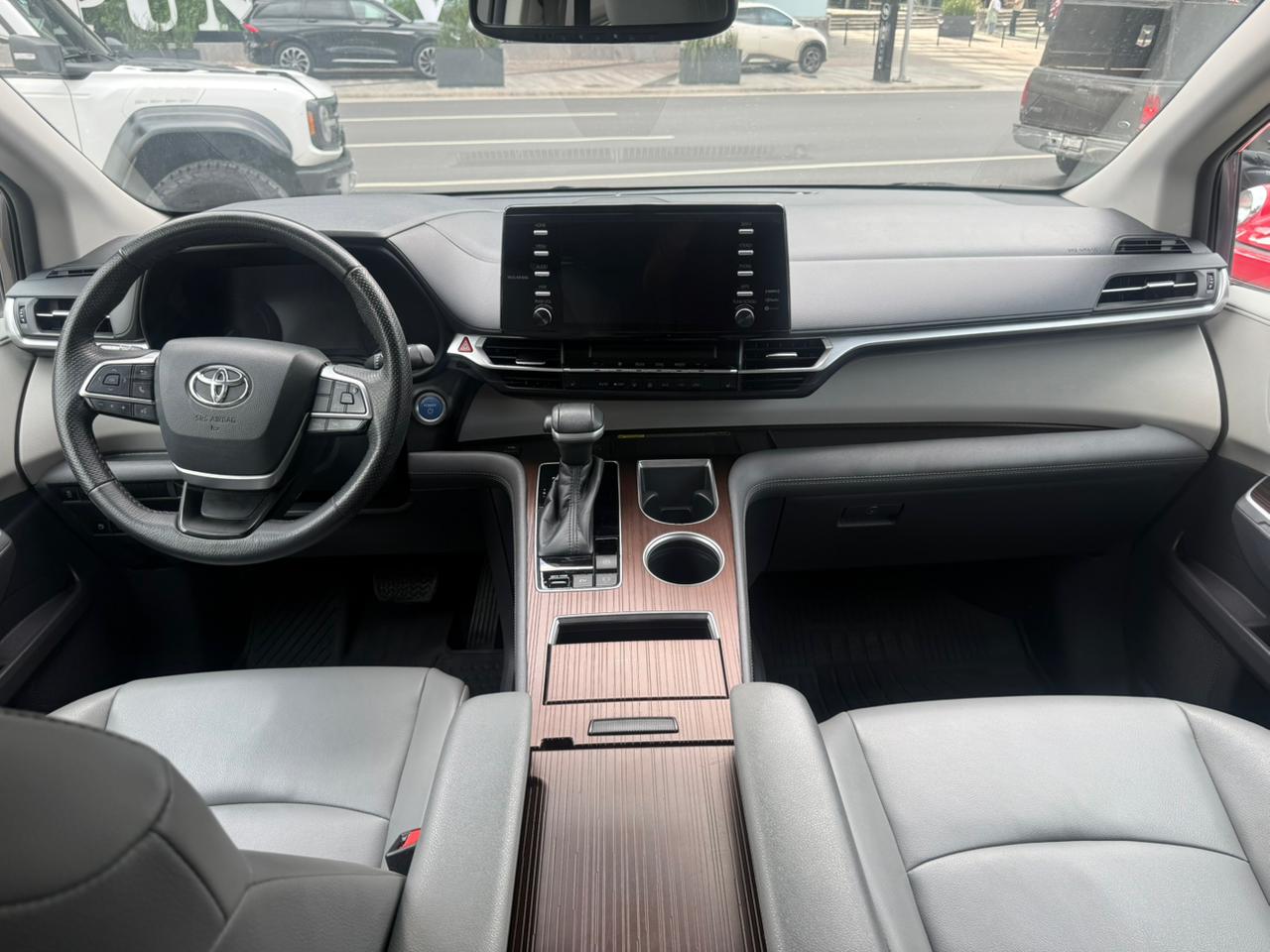SIENNA XLE HYBRID