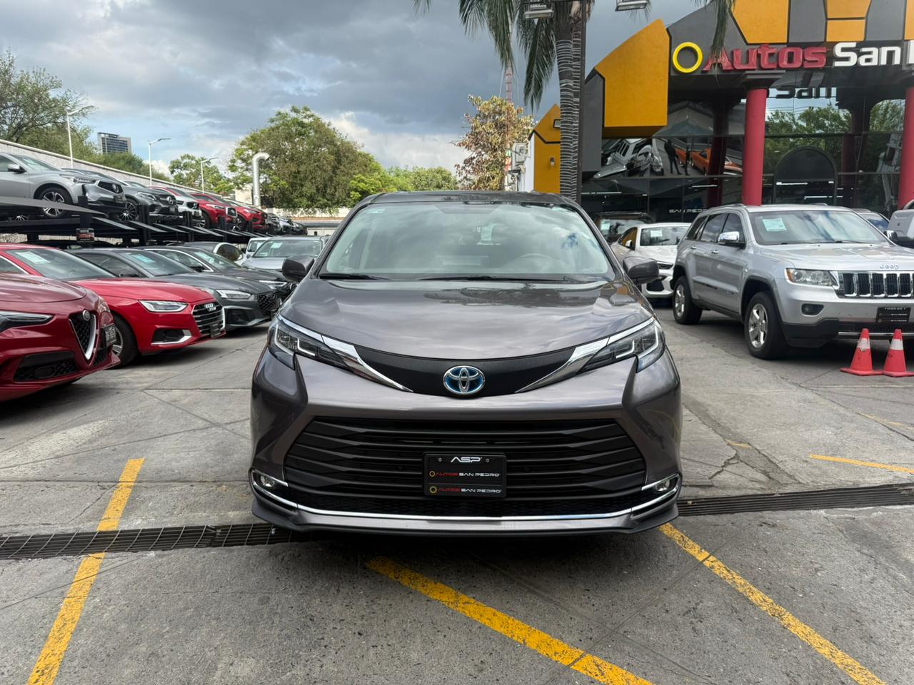 SIENNA XLE HYBRID