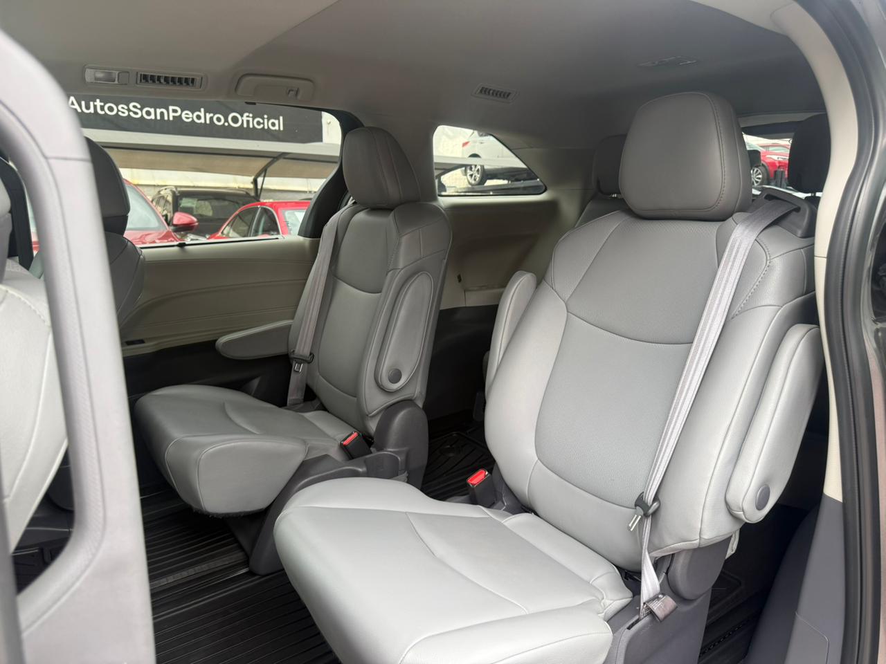 SIENNA XLE HYBRID