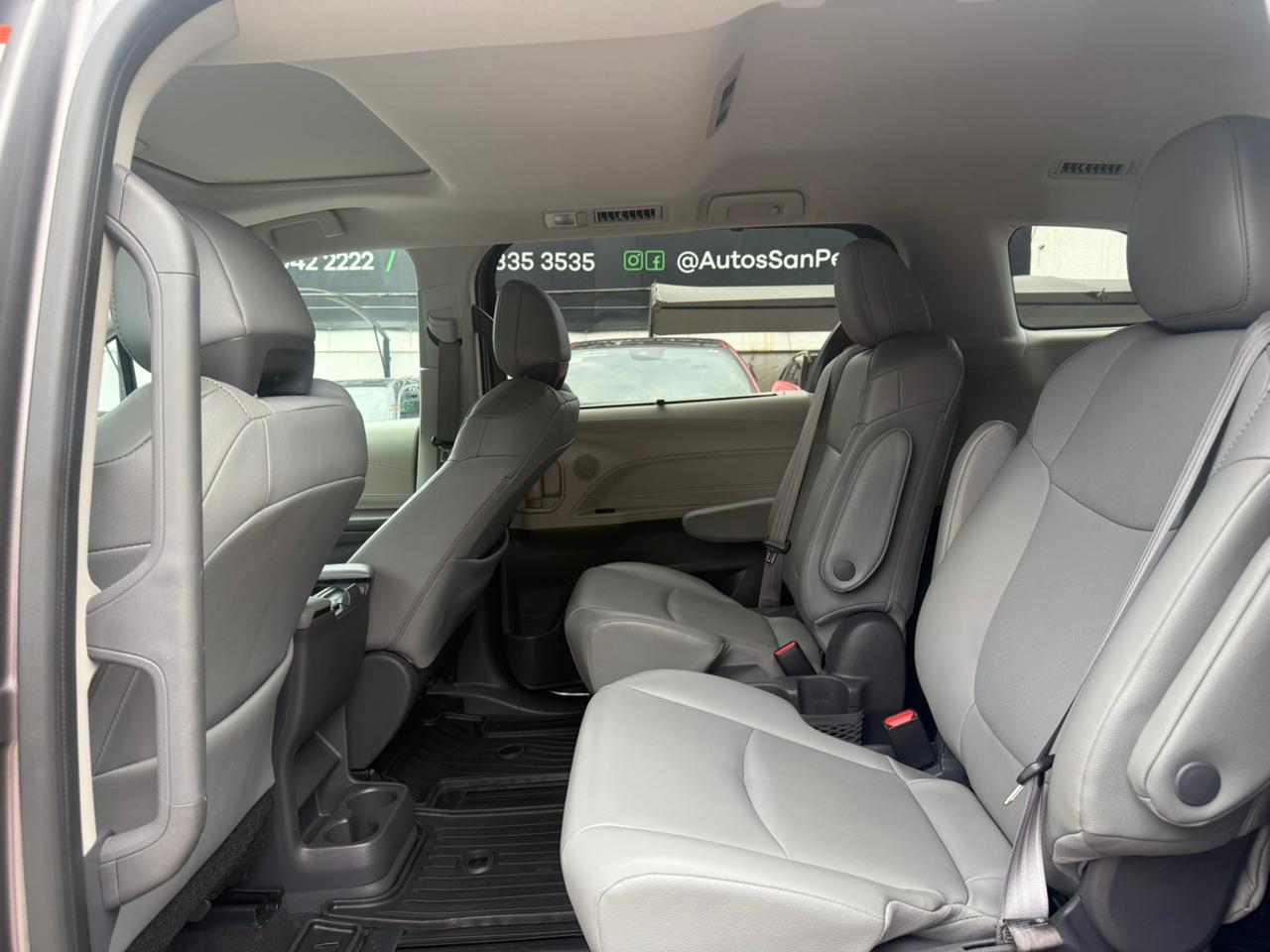 SIENNA XLE HYBRID