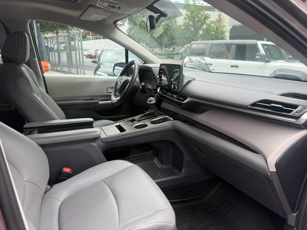 SIENNA XLE HYBRID