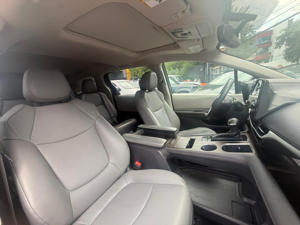 SIENNA XLE HYBRID