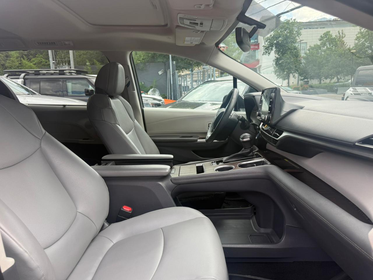 SIENNA XLE HYBRID