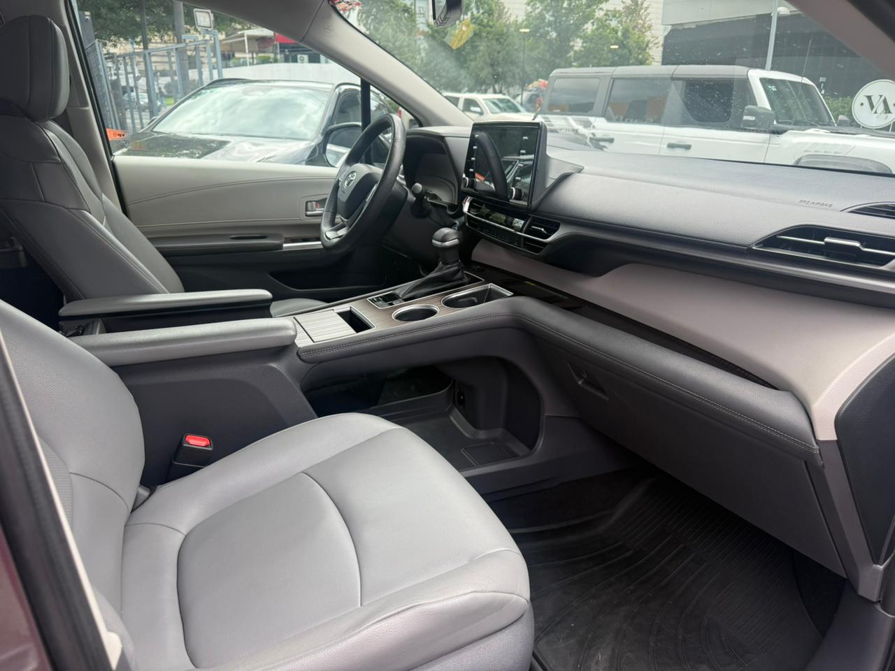 SIENNA XLE HYBRID