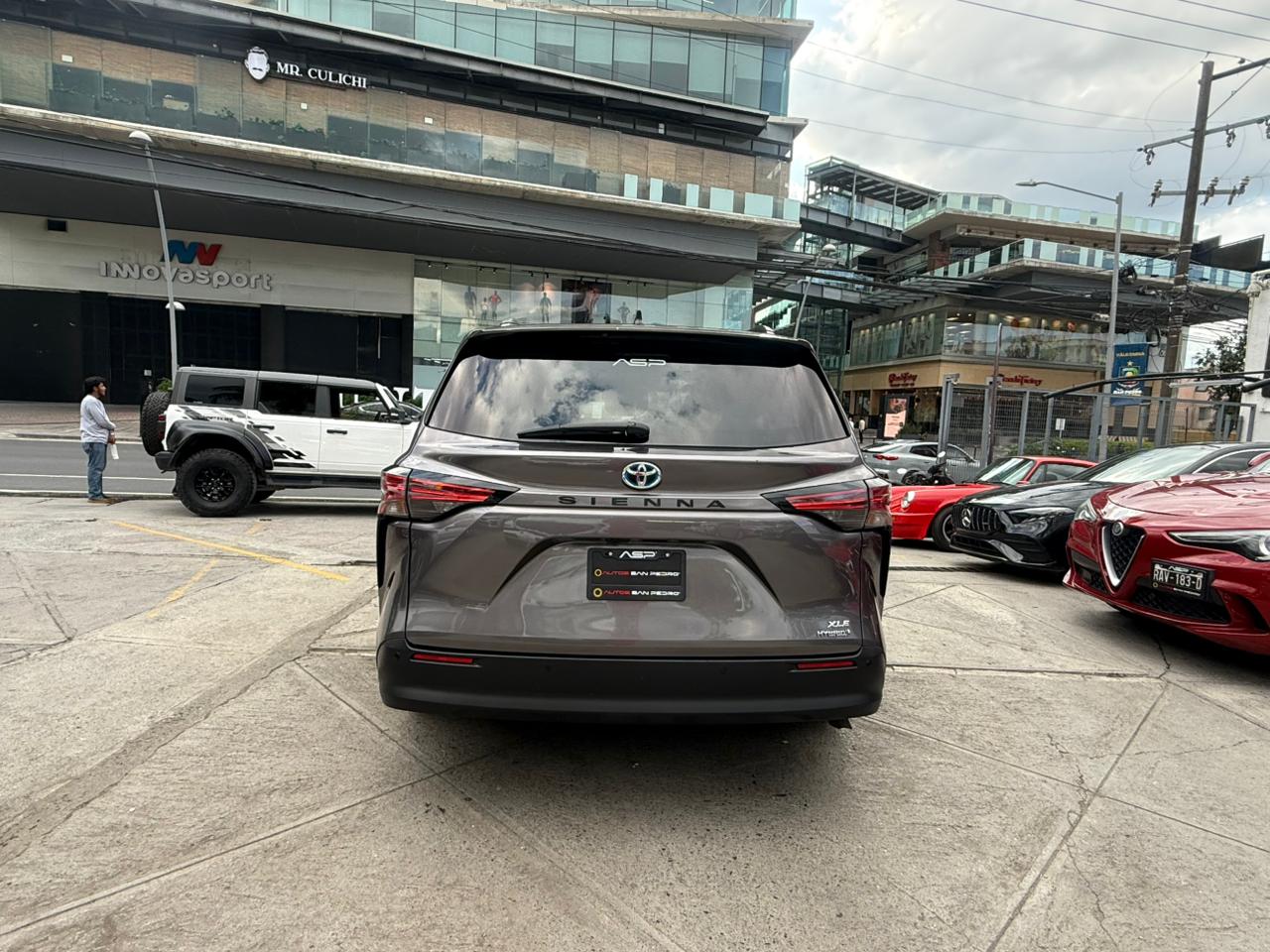 SIENNA XLE HYBRID