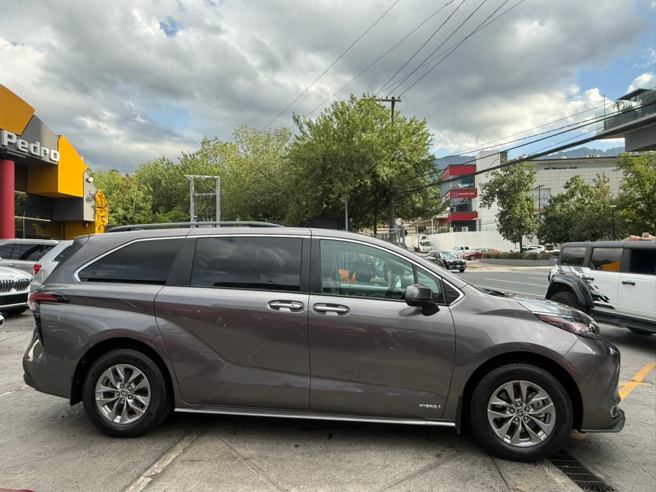 SIENNA XLE HYBRID