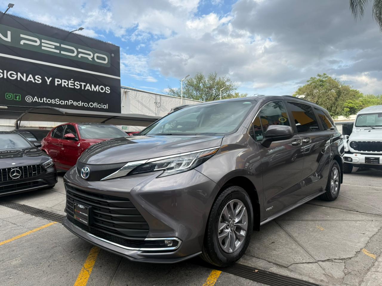 SIENNA XLE HYBRID