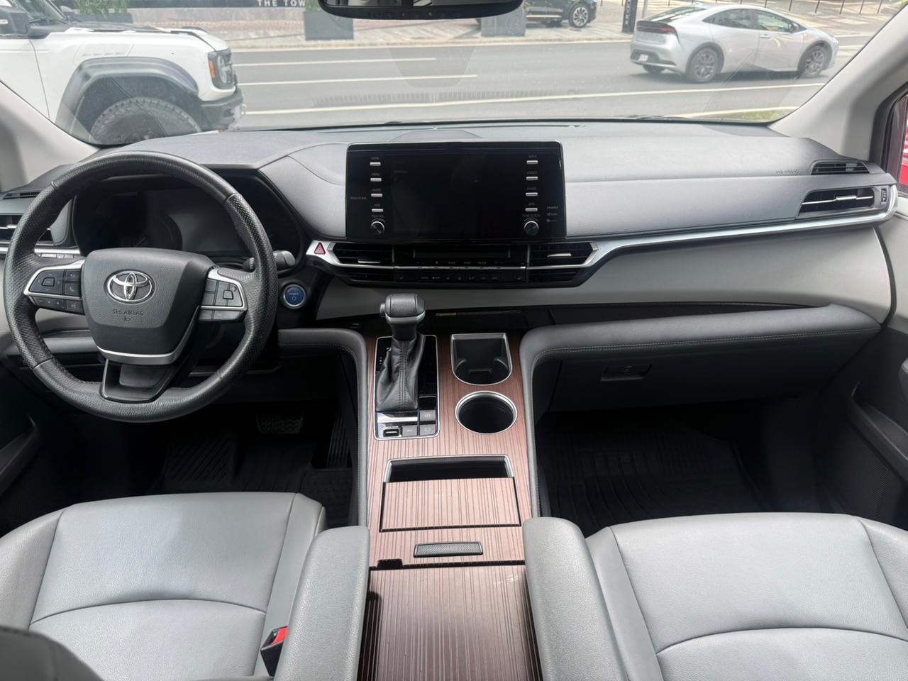 SIENNA XLE HYBRID