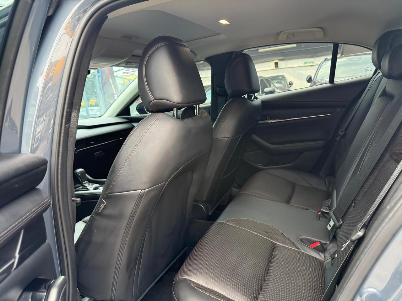 MAZDA 3 SIGNATURE