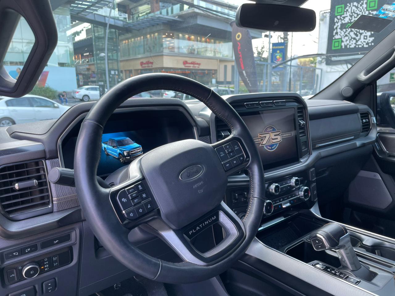 LOBO PLATINUM CREW CAB 4X4