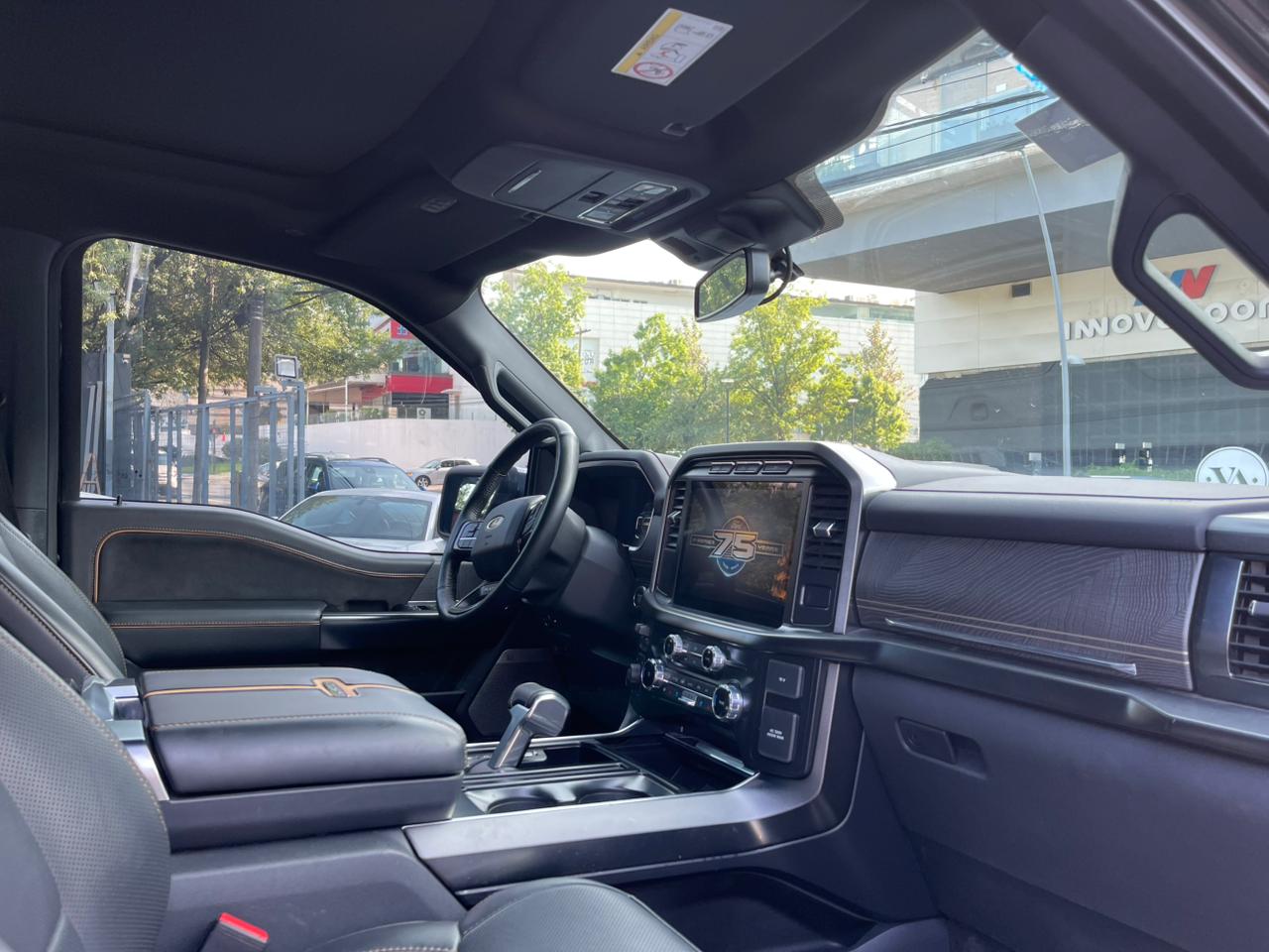LOBO PLATINUM CREW CAB 4X4
