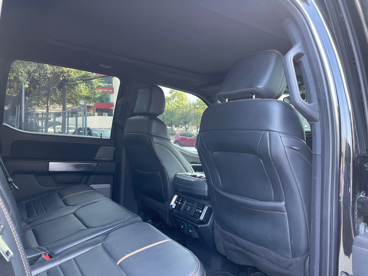 LOBO PLATINUM CREW CAB 4X4